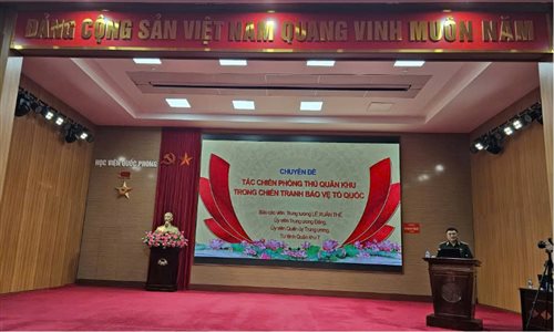 Trung tướng Lê Xuân Thế, Tư lệnh Quân khu 7 giảng chuyên đề tại Học viện Quốc phòng