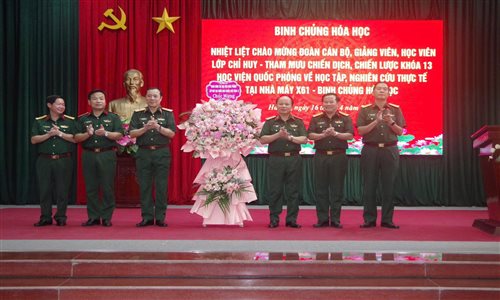 Đoàn cán bộ, học viên lớp đào tạo dài hạn Chỉ huy - Tham mưu chiến dịch, chiến lược Khóa 13, Hệ CD - CL nghiên cứu thực tế tại Nhà máy X61, Binh chủng Hóa học