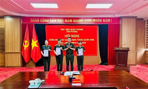 Văn phòng tổ chức trao quyết định nâng lương, thăng quân hàm thượng tá QNCN năm 2026